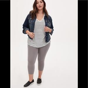 TORRID Crop Premium Legging - Light Grey